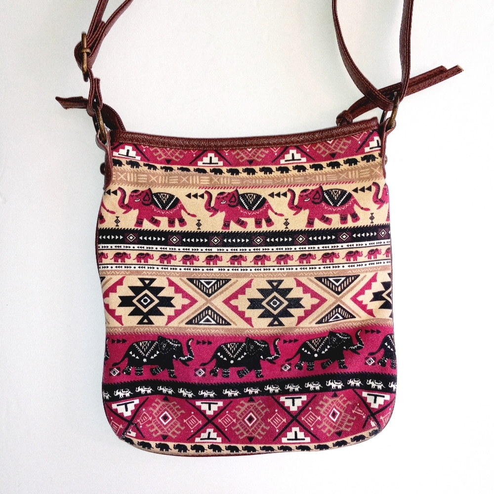 Unionbay women's crossbody bag with top zip and animal print design - Picture 4 of 9